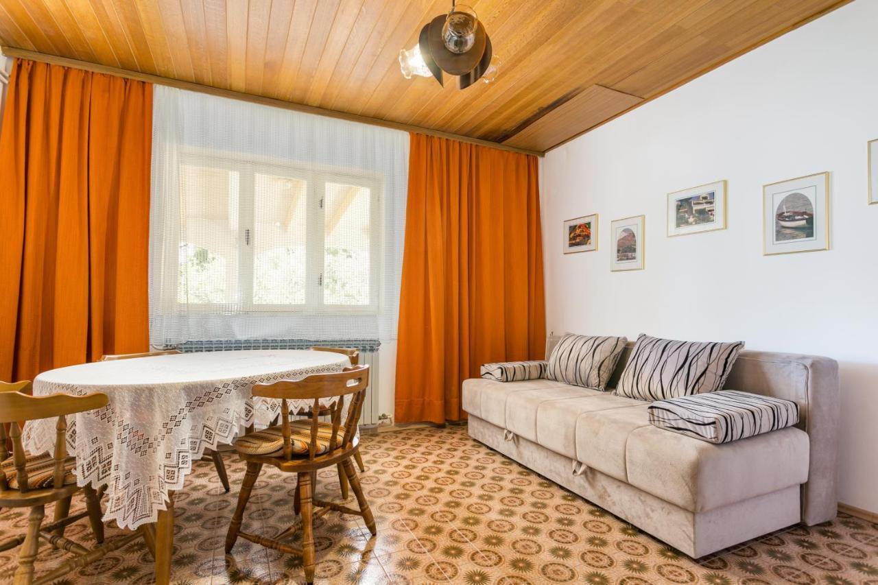 Apartments By The Sea Brela, Makarska - 18356 Buitenkant foto