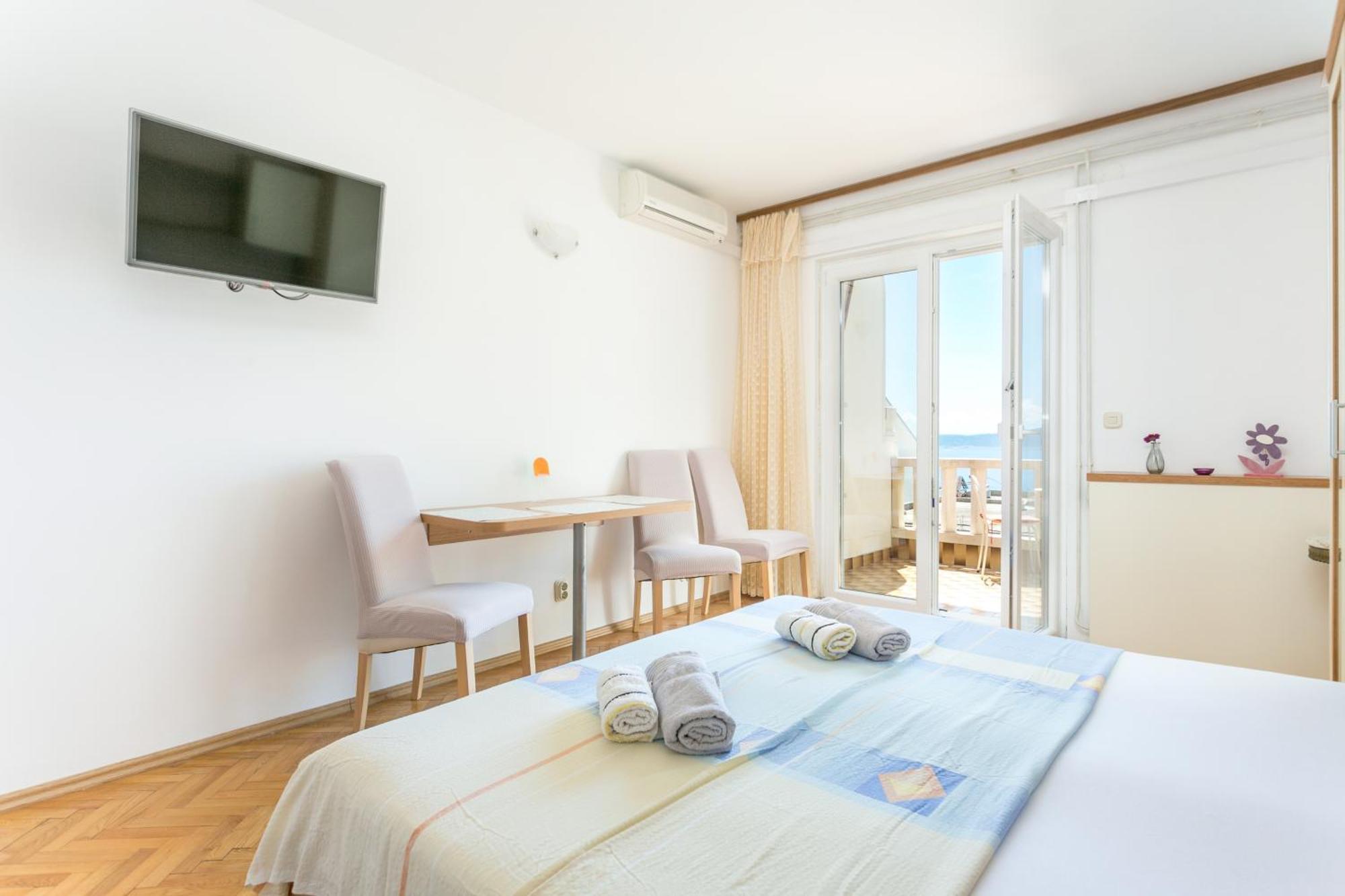 Apartments By The Sea Brela, Makarska - 18356 Buitenkant foto