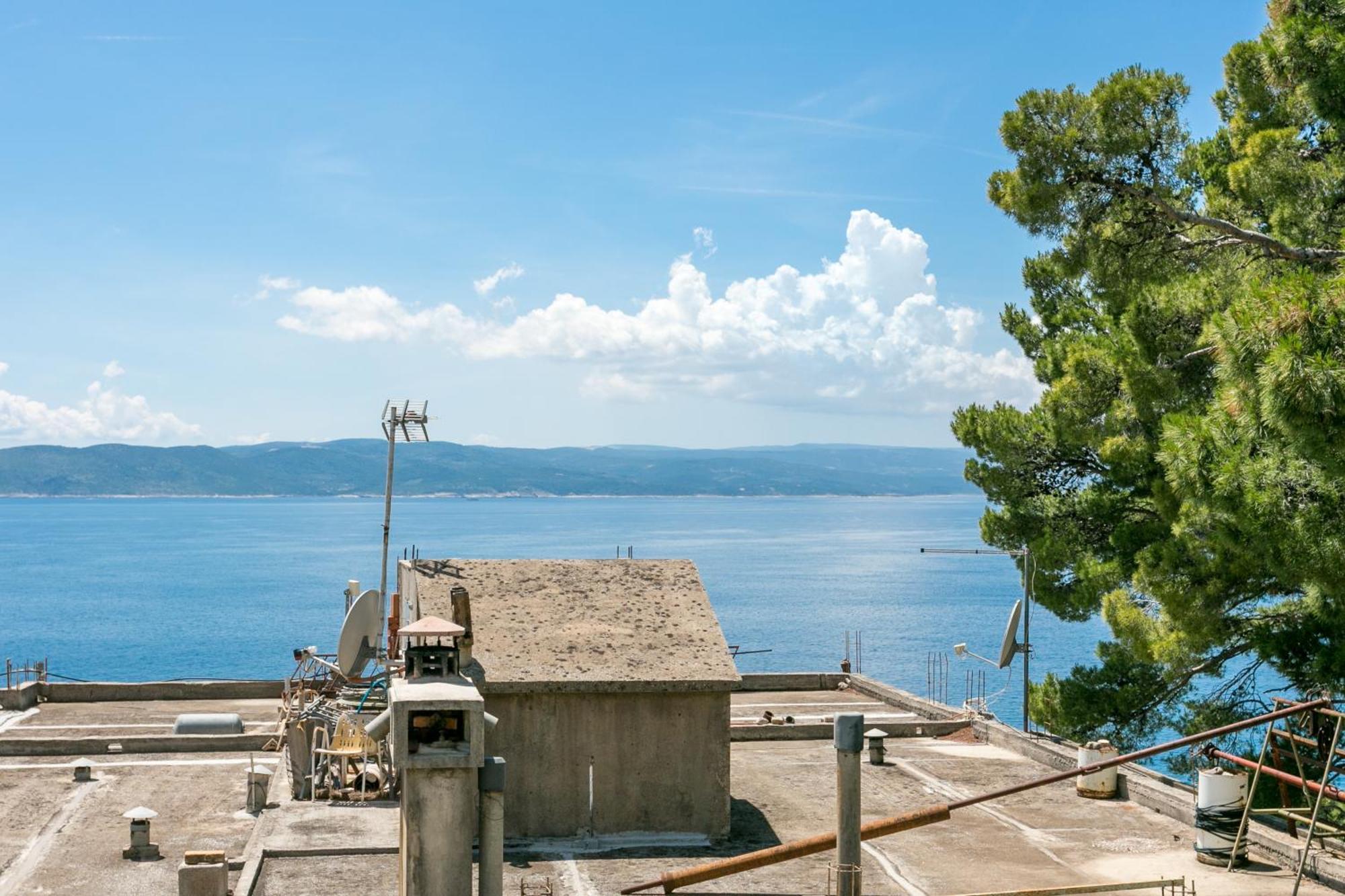 Apartments By The Sea Brela, Makarska - 18356 Buitenkant foto