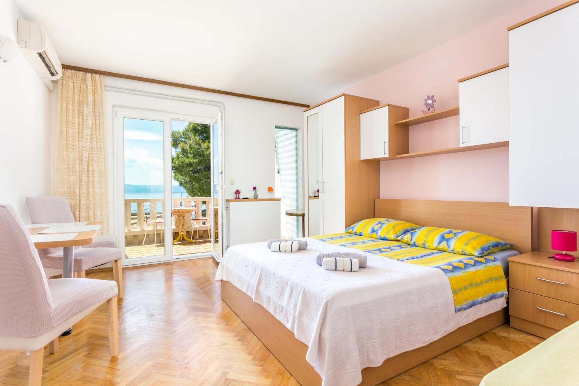 Apartments By The Sea Brela, Makarska - 18356 Buitenkant foto