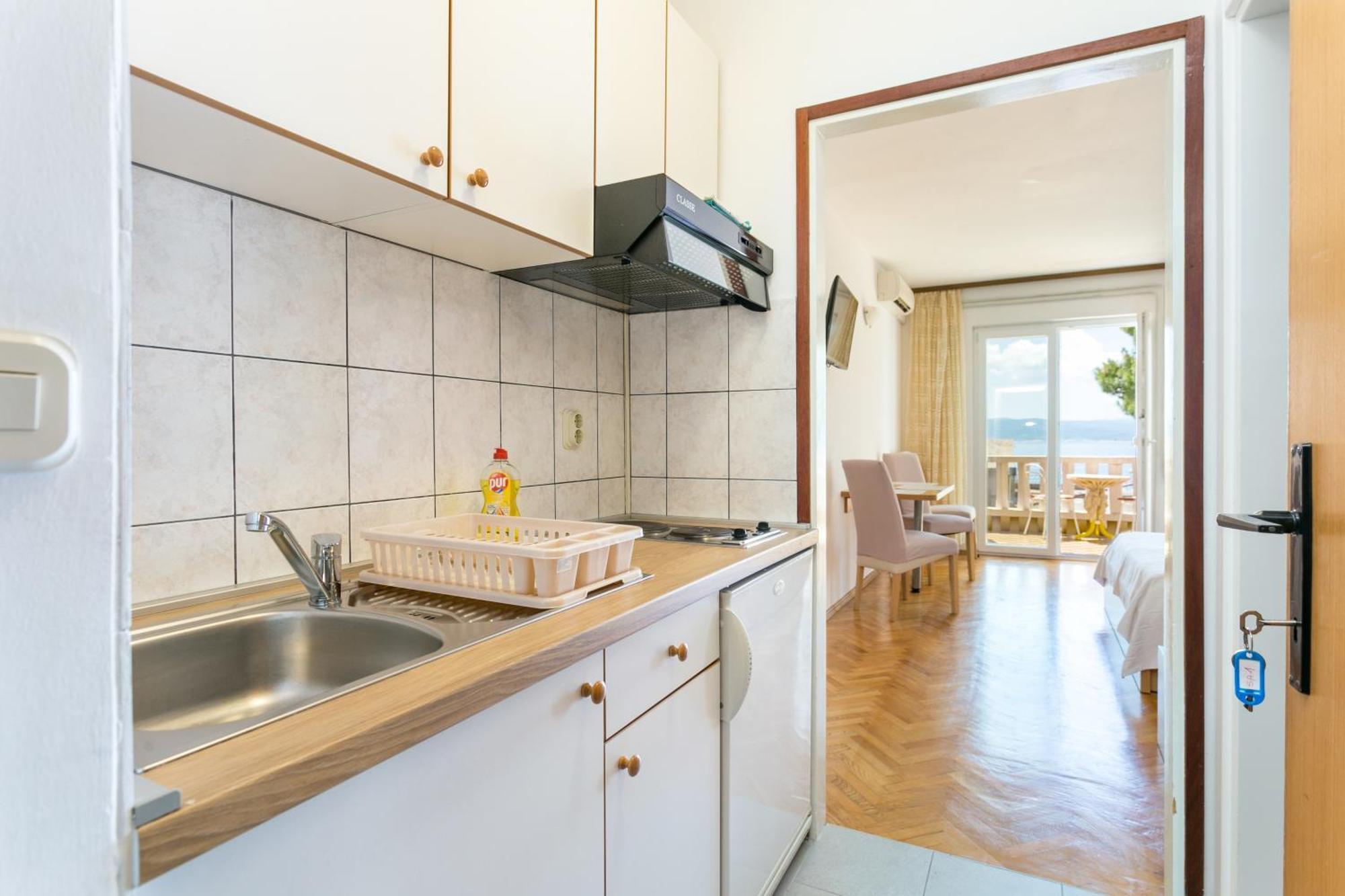 Apartments By The Sea Brela, Makarska - 18356 Buitenkant foto