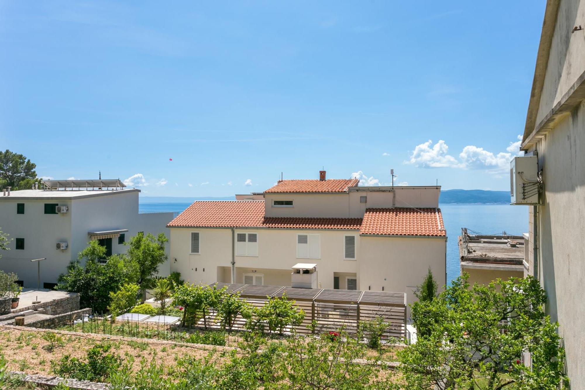 Apartments By The Sea Brela, Makarska - 18356 Buitenkant foto