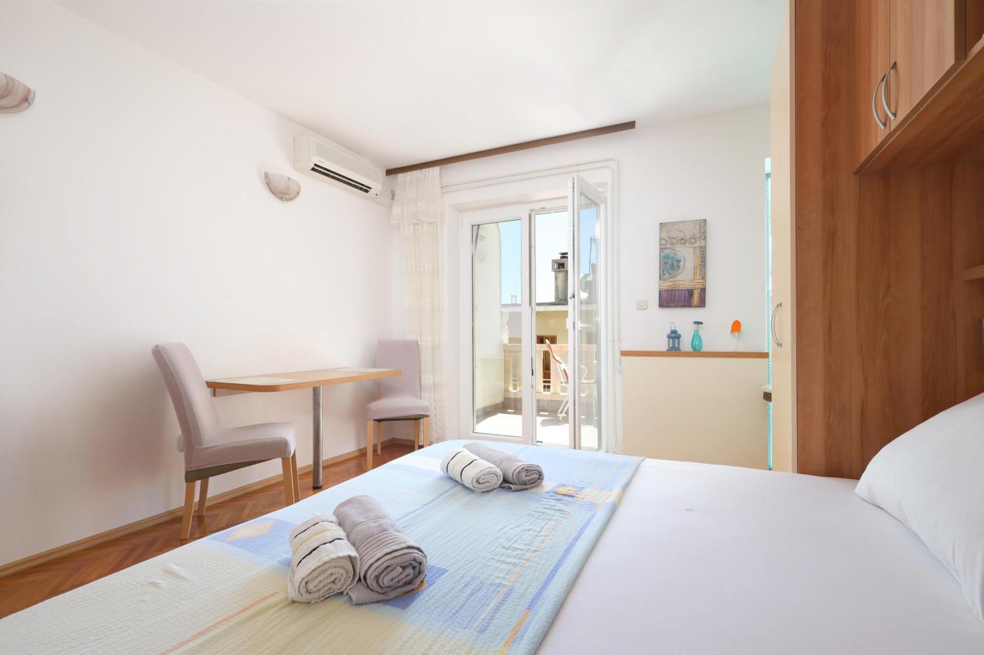 Apartments By The Sea Brela, Makarska - 18356 Kamer foto