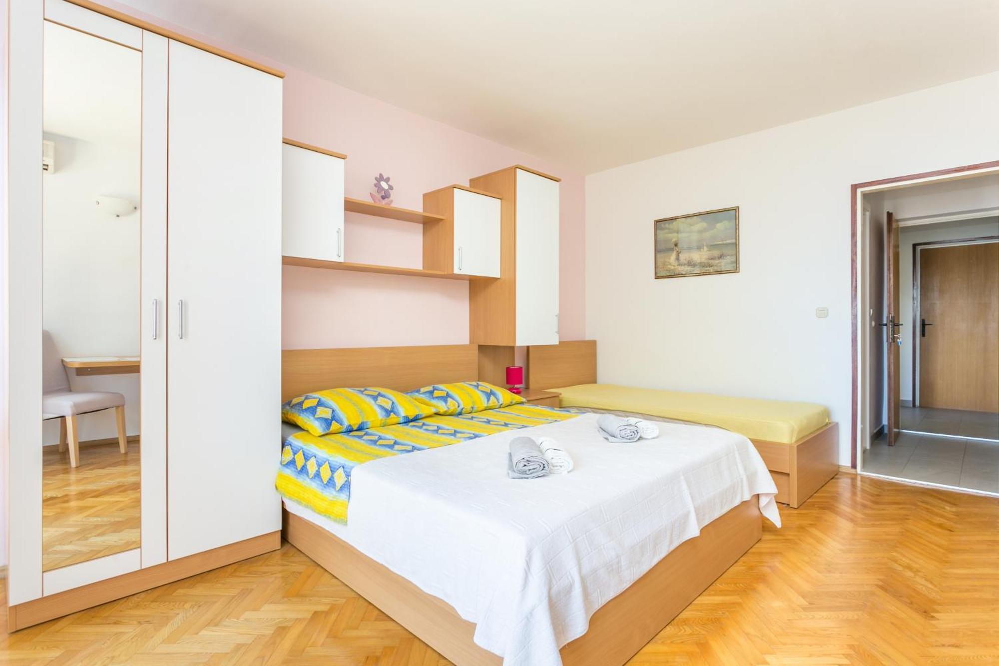 Apartments By The Sea Brela, Makarska - 18356 Kamer foto