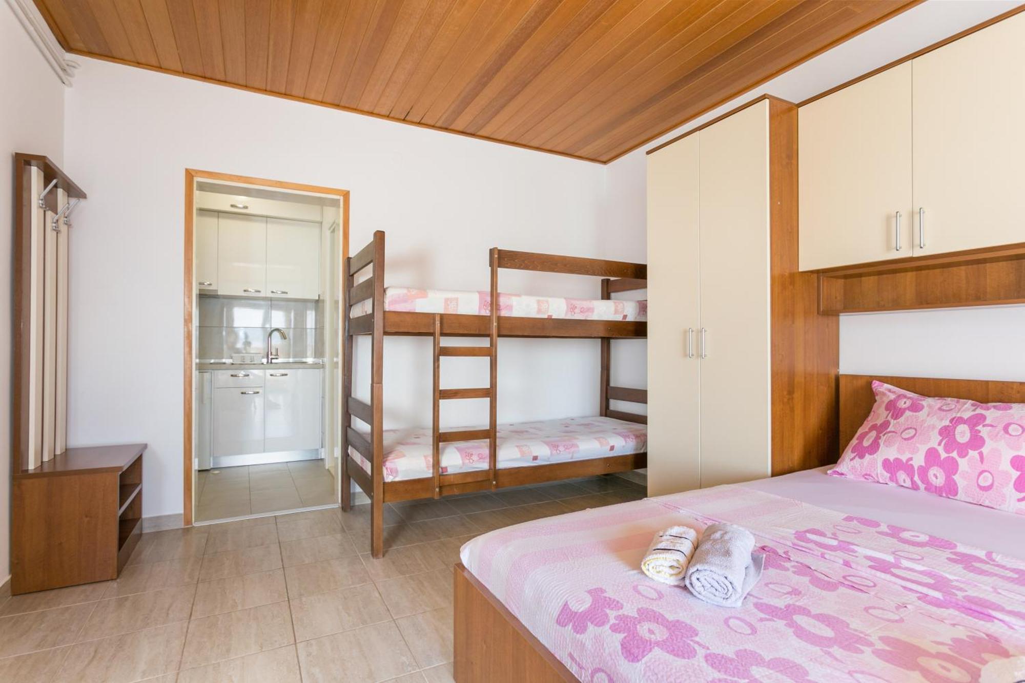 Apartments By The Sea Brela, Makarska - 18356 Kamer foto