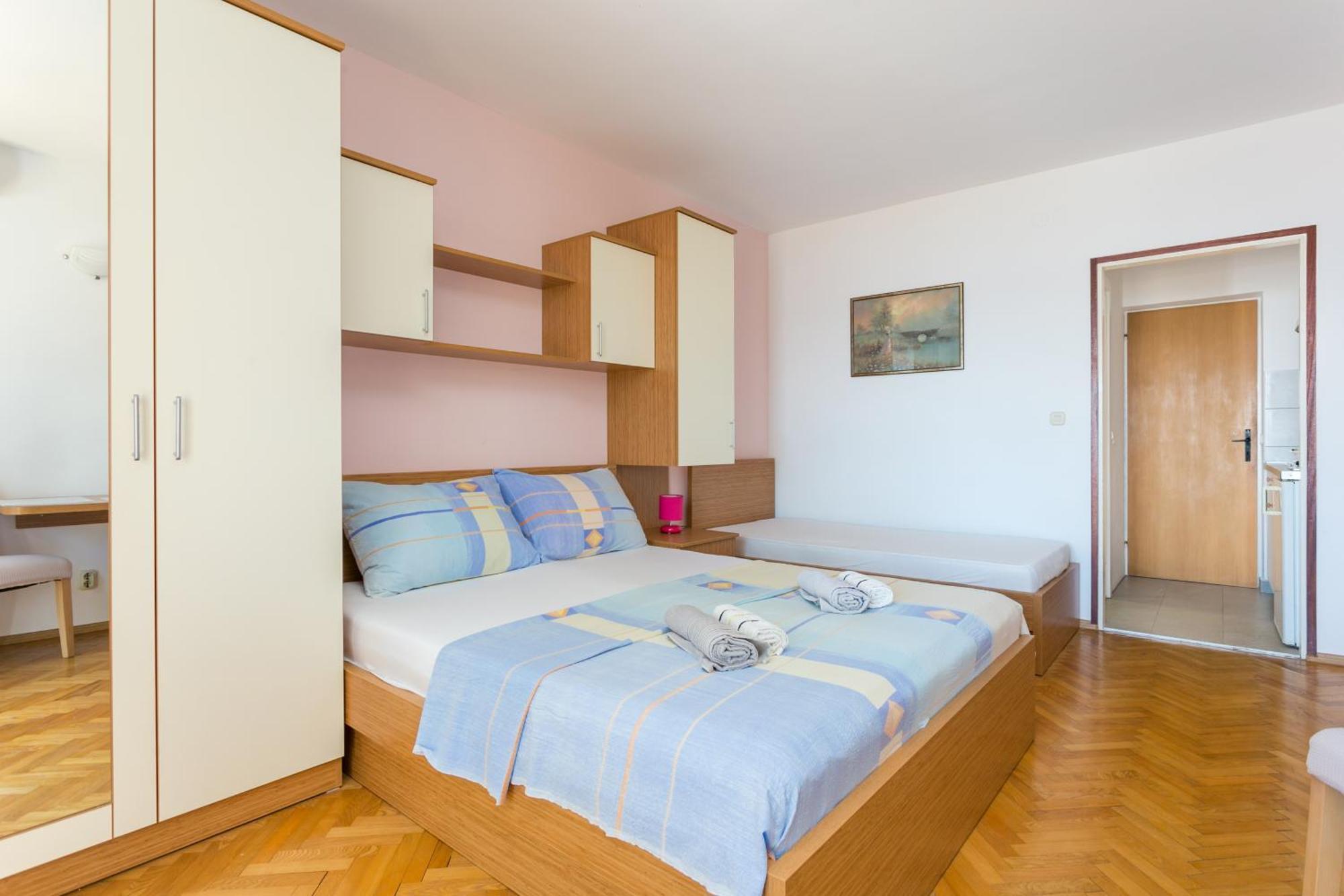 Apartments By The Sea Brela, Makarska - 18356 Kamer foto