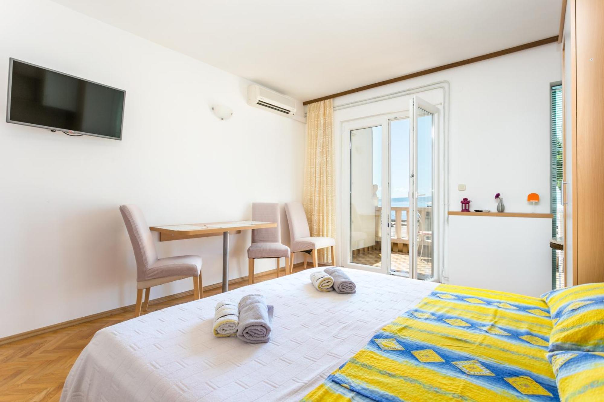 Apartments By The Sea Brela, Makarska - 18356 Kamer foto
